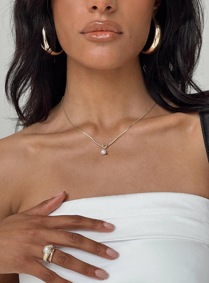Dais Necklace Gold