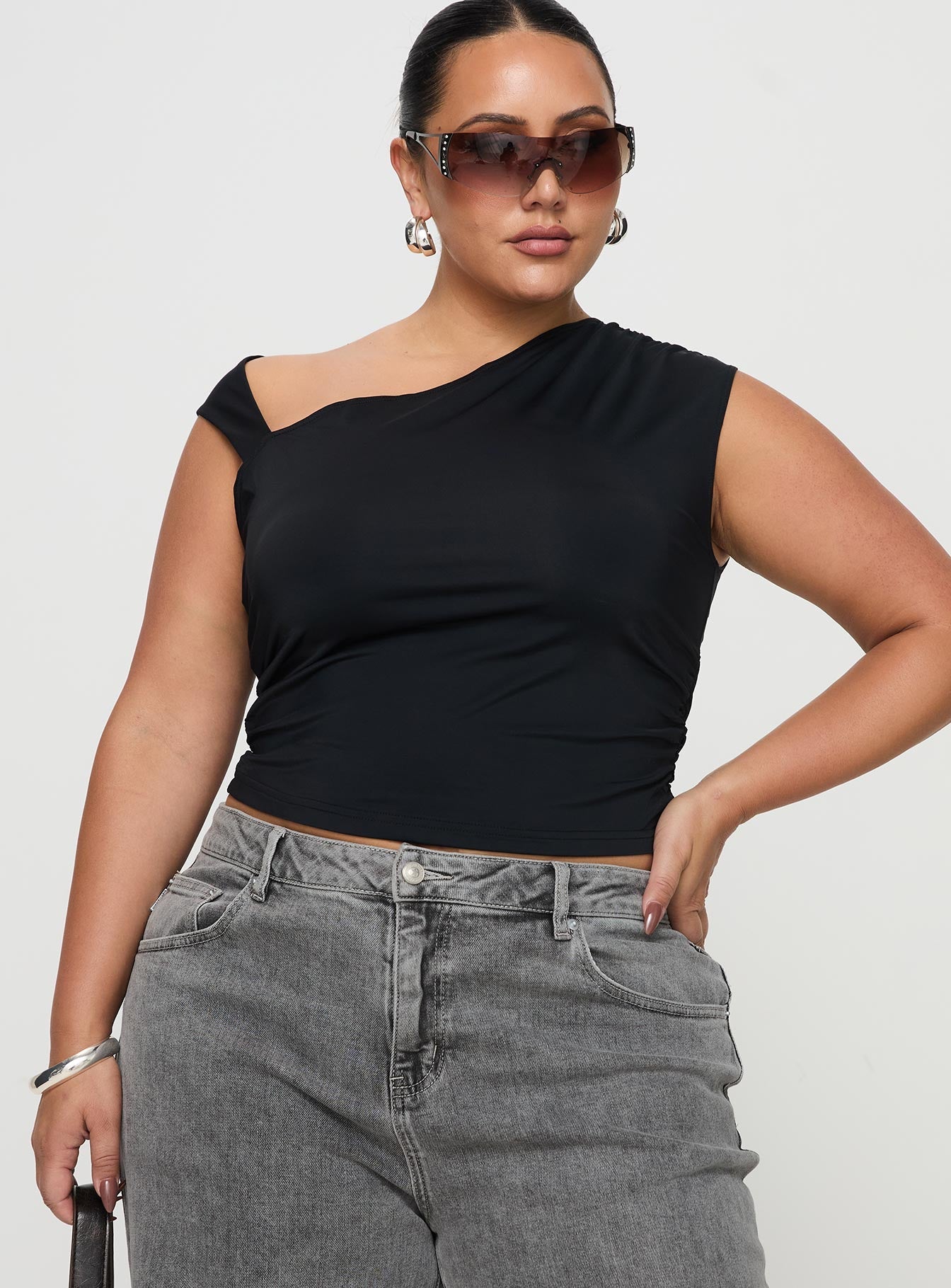 Ander Top Black Curve