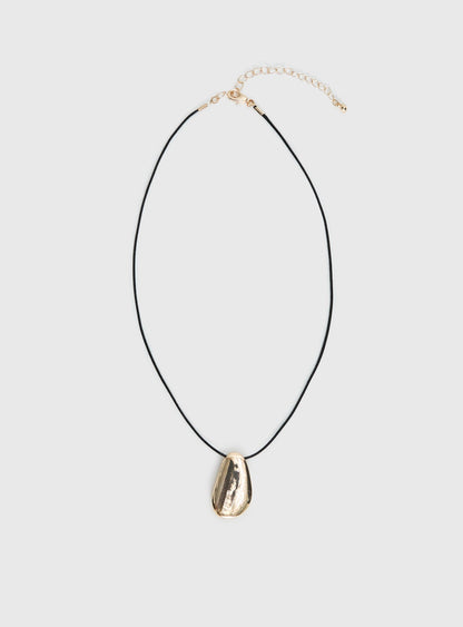 Prominent Pendant Necklace Gold