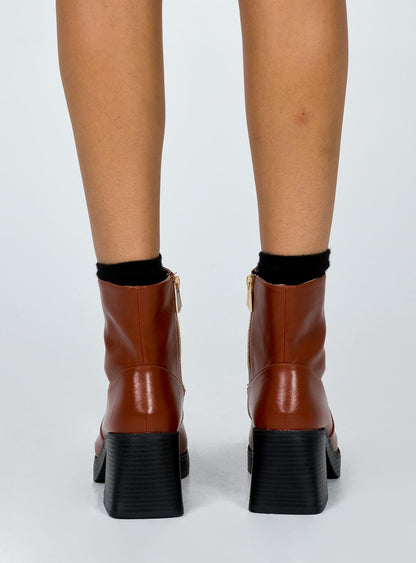Halo Boots Tan