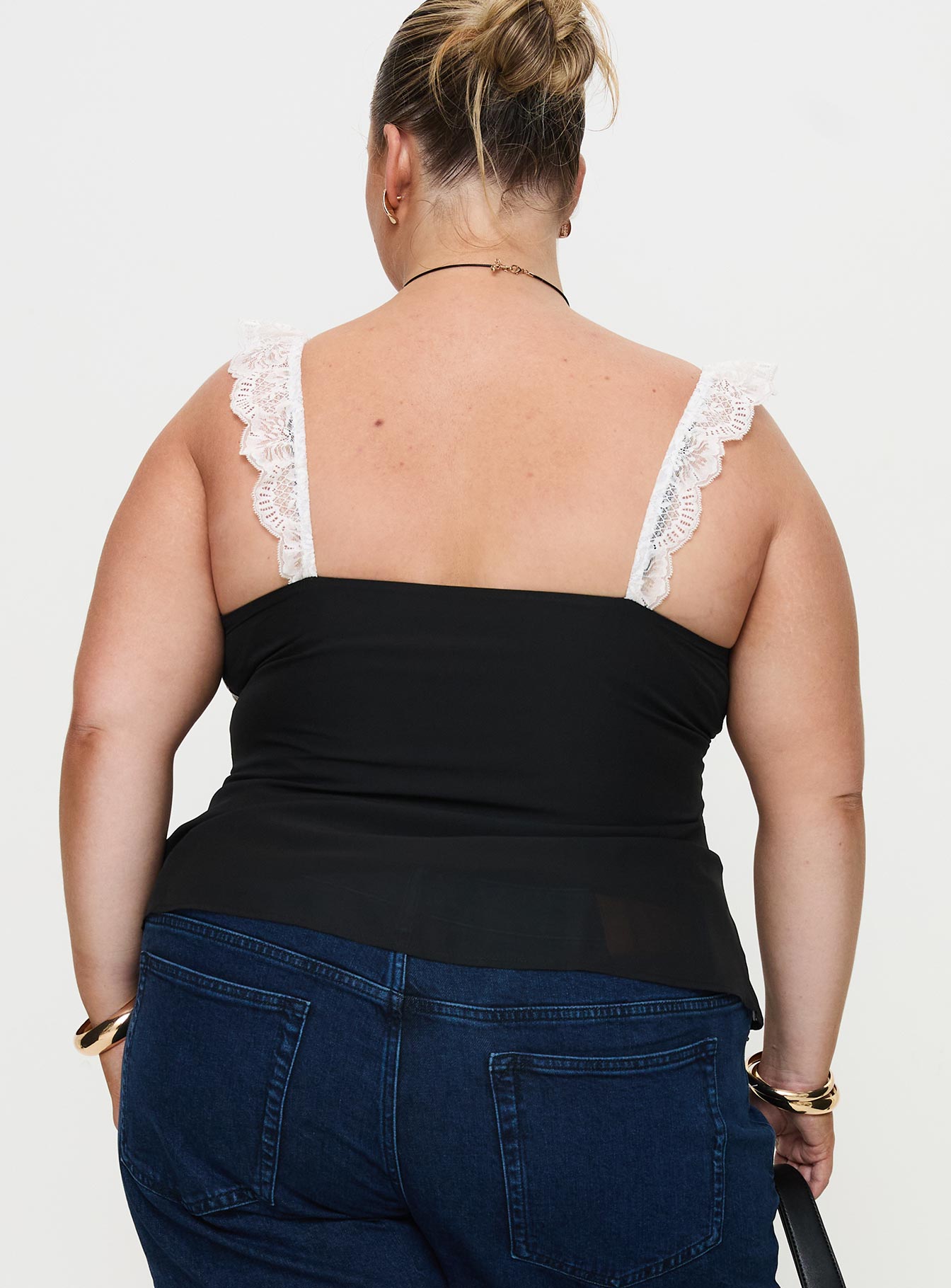 Delvonte Top Black Curve