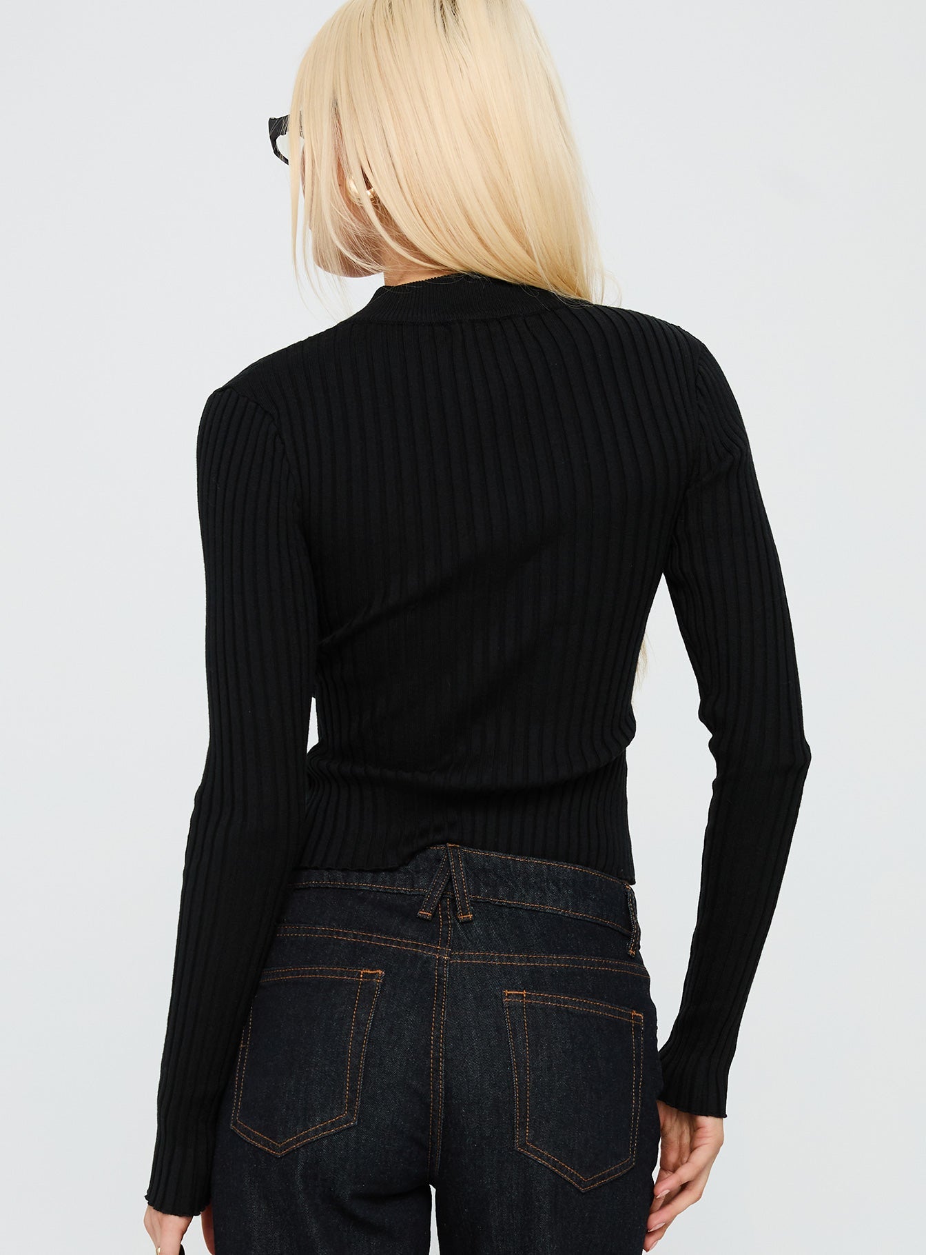 Decisive Zip Through Knit Sweater Black / White