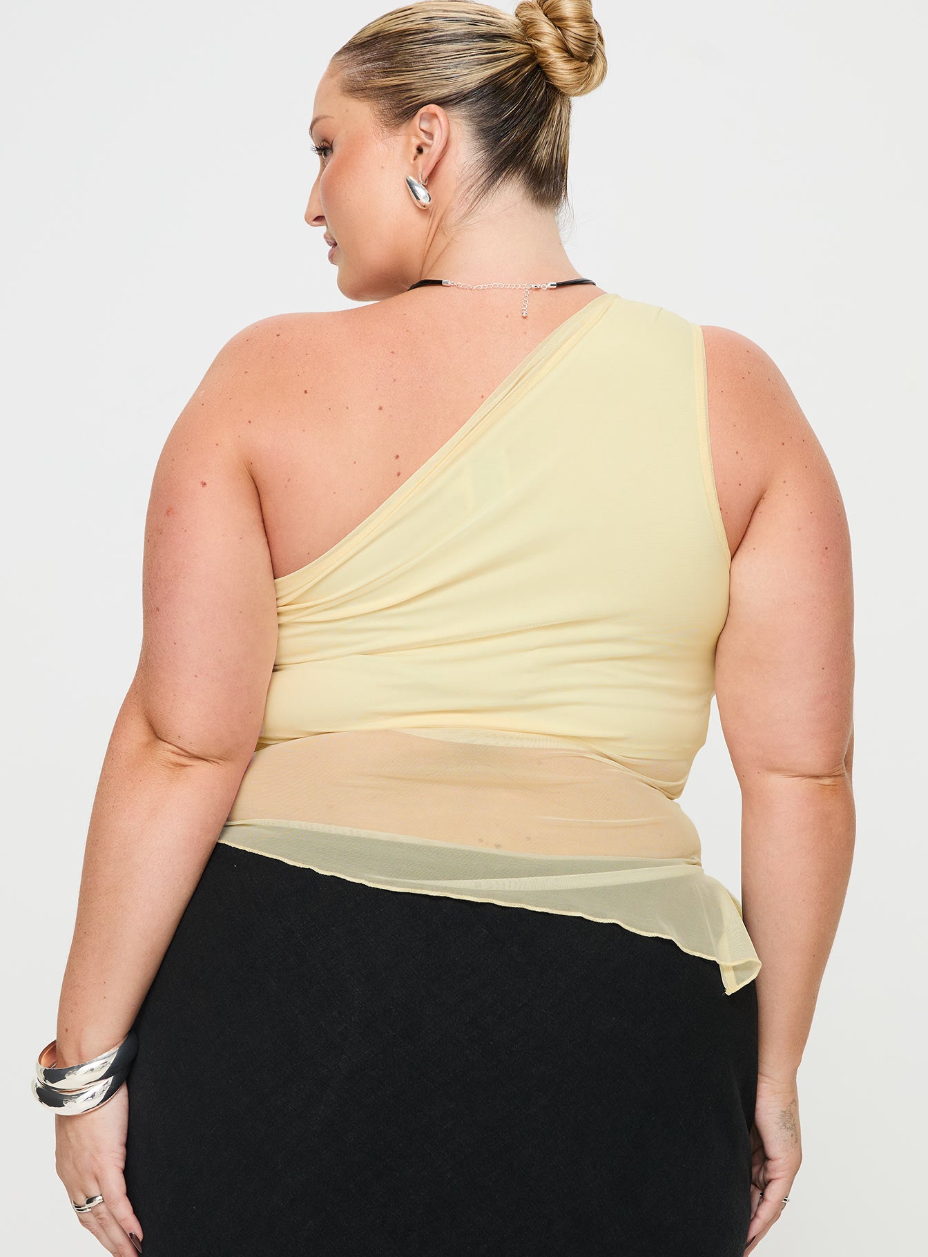 Gilda Asymmetric Top Cream Curve